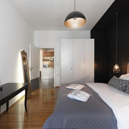 Athenian Apartment In The Center With Jacuzzi מראה חיצוני תמונה